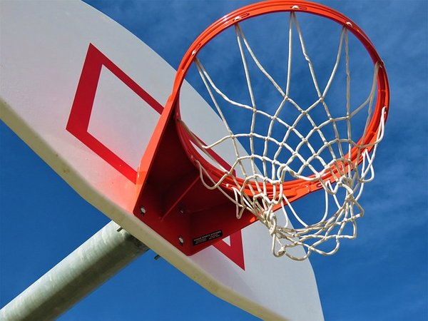 Transformez votre Bureau en Terrain de Jeu : Tout sur les Mini Paniers de Basket